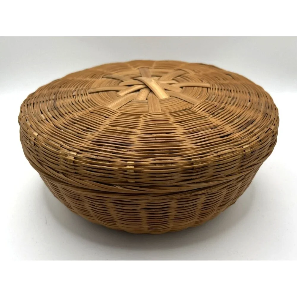 Vtg Woven Chinese Split Bamboo & Rattan Woven Boho Round Storage Basket & Lid
